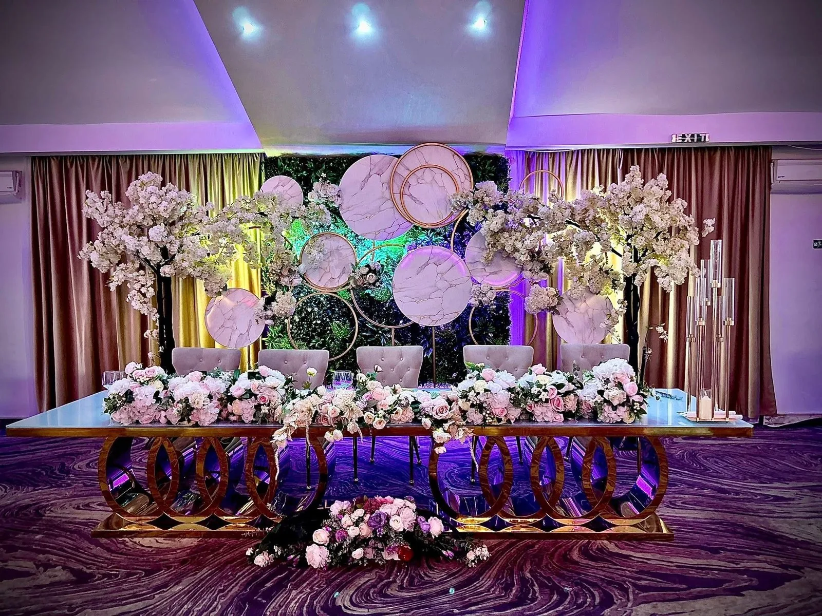 Salon Cartojani — decor floral