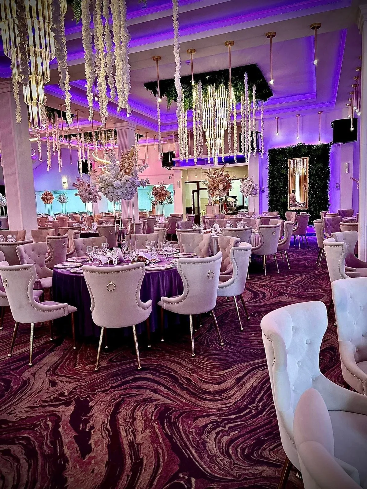 Salon Cartojani — mese și iluminat decorativ