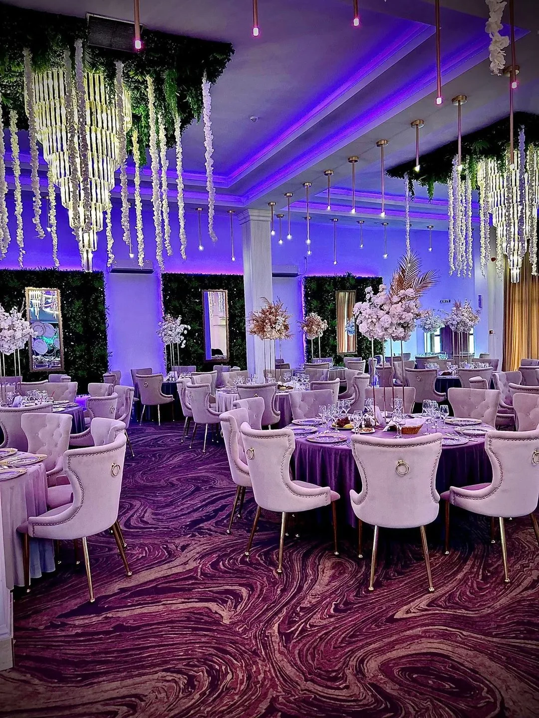 Salon Cartojani — mese și iluminat decorativ