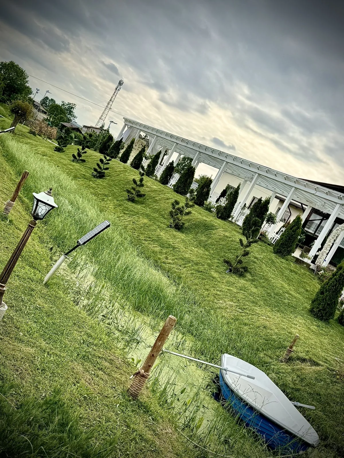 Roxana Garden — vedere spre grădină